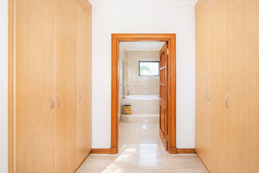 5 Bedroom Property for Sale in Caribbean Beach Club North West